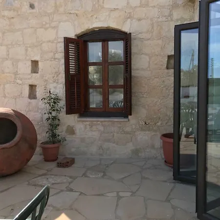 منزل ريفي Stone House بافوس