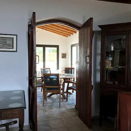 Stone House بافوس