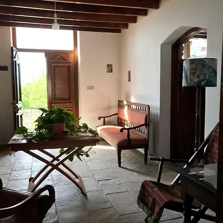 Летний дом Stone House